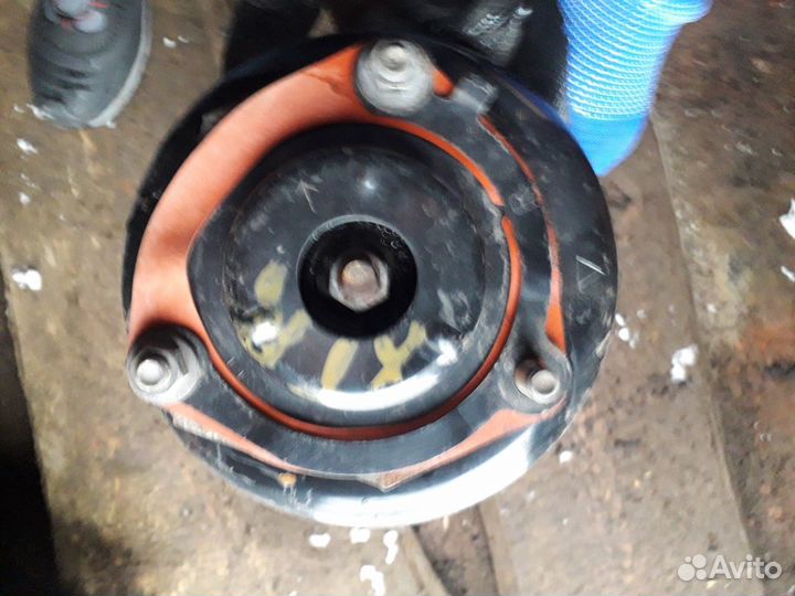 Стойка амортизатора передняя Ниссан Хтрэйл 543028h