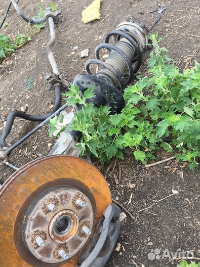 Ниссан Кашкай Кулак поворотный перед правый