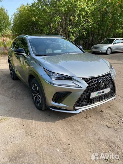 Lexus NX, 2020