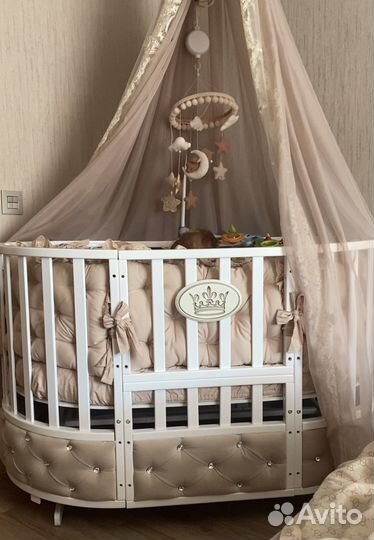 Детская кровать овальная с маятником