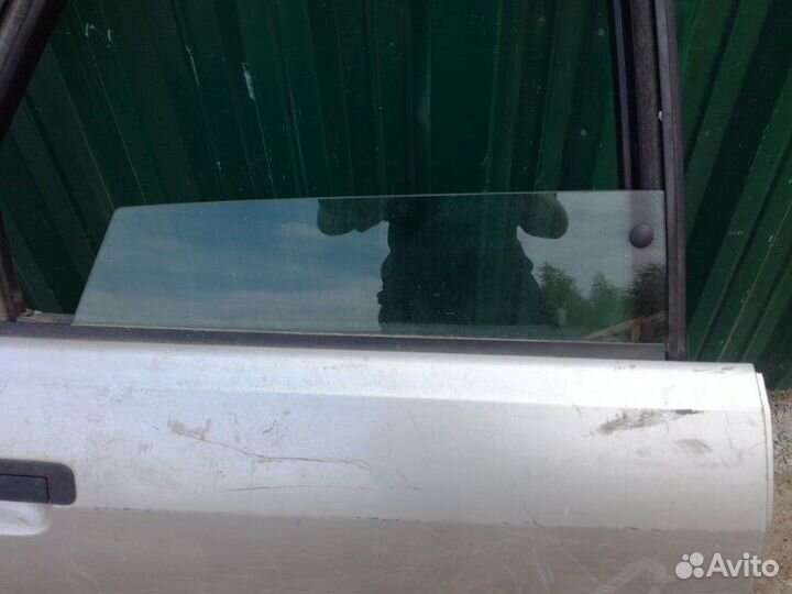 Стекло дверное заднее правое Audi 80 B4 1991-1996