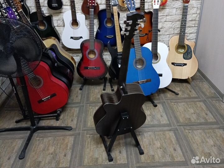 Акустическая гитара