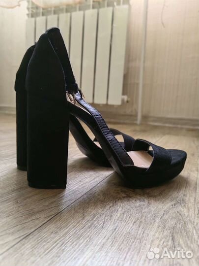 Босоножки pull and bear