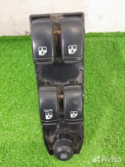 Блок управления стеклоподъемниками передний правый