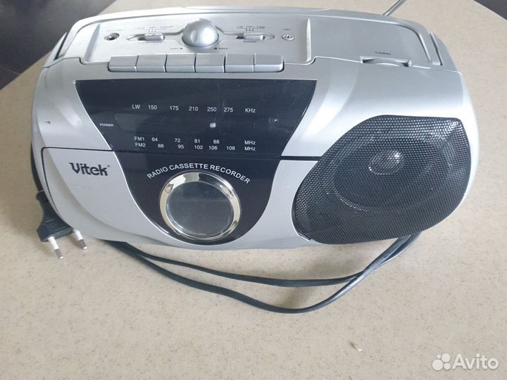 Кассетный магнитофон радиоприемник Vitek