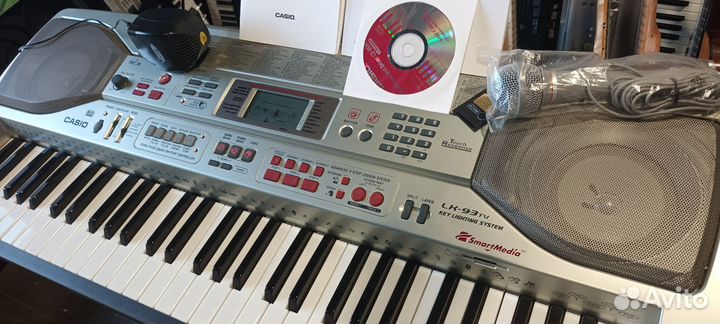 Синтезатор Casio с микрофоном