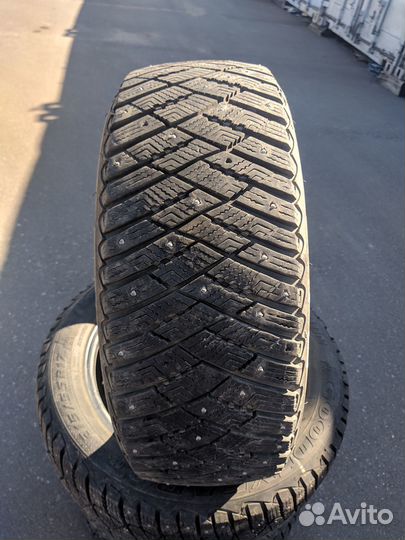 Goodyear UltraGrip Ice 215/55 R17