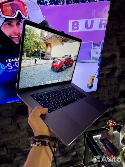 Apple MacBook Pro 15 core i7 16gb ssd500gb