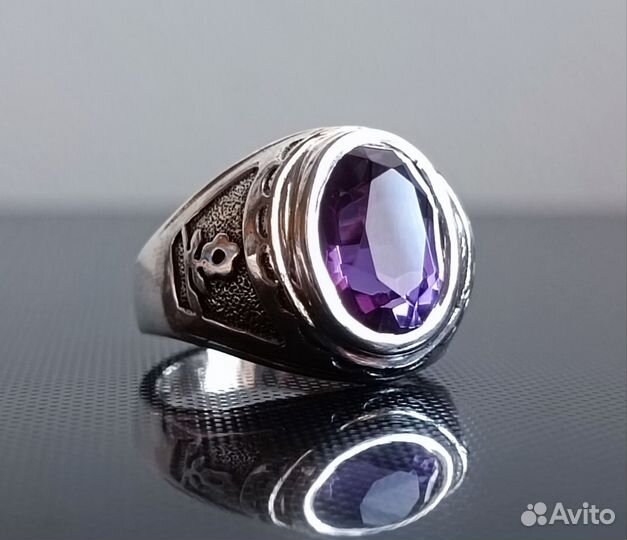 Серебряный перстень с фиолетовым корундом