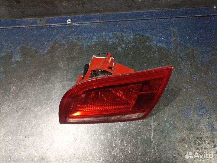 Фонарь багажника правый Audi A3 8P
