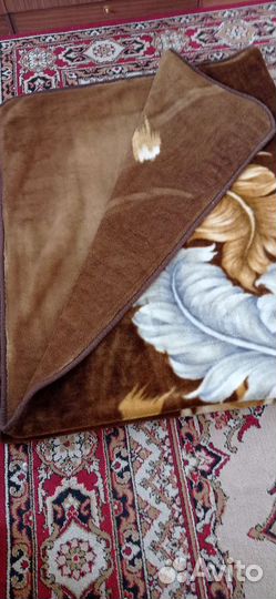 Пледы и покрывало бу