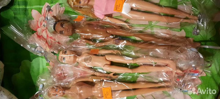 Много кукол барби 90х