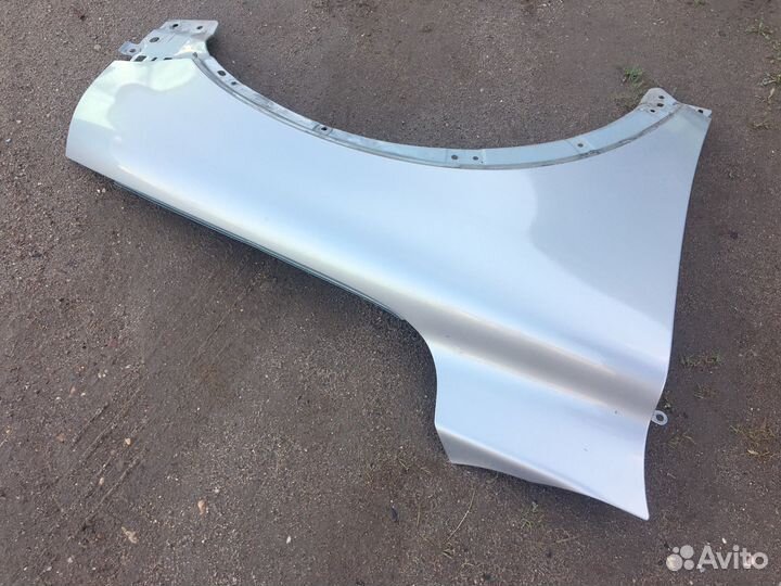 Крыло правое (серебристо-салатовое) Volvo XC90