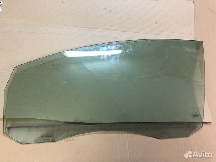 Стекло передней левой двери VW Golf Plus
