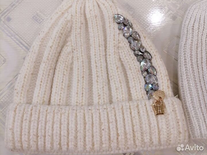 Шапка женская вязаная с камнями