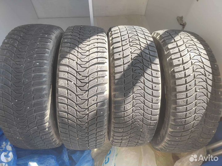 Michelin X-Ice North 3 215/60 R17