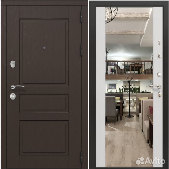 Дверь входная в квартиру с зеркалом