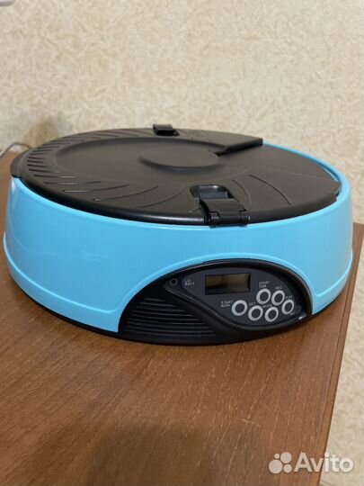 Автоматическая кормушка для кошек и собак