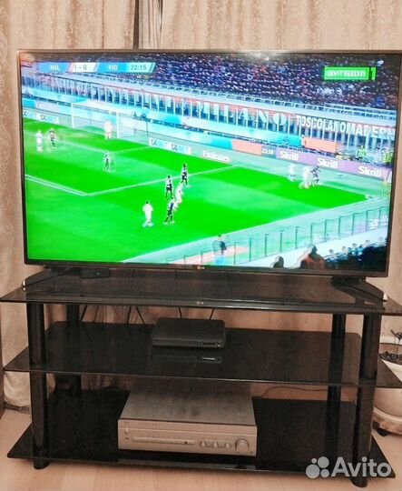 Стеклянная тумба под тв 55 