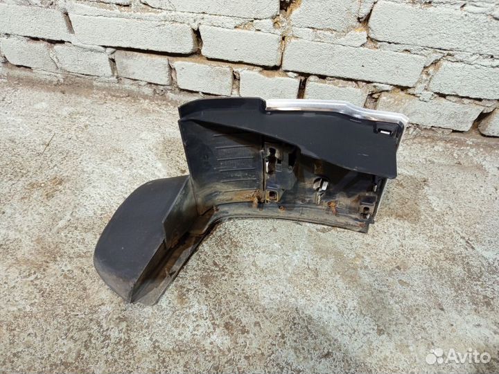 Молдинг крыла переднего левого Land Rover 4