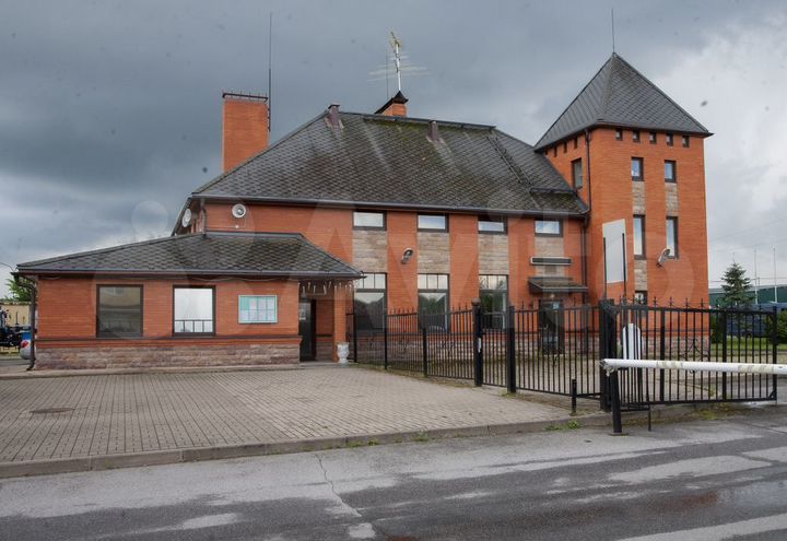 Здание в Петергофе