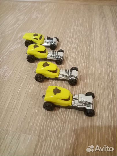 Машинки разные. Много