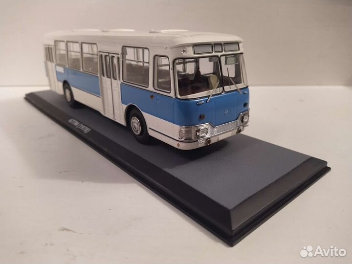 Автобус Лиаз-677э небесно-голубой