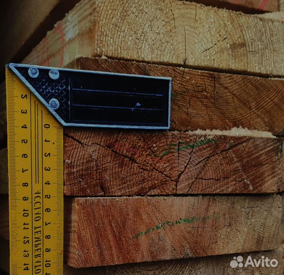 Строительные материалы: доски из лиственницы