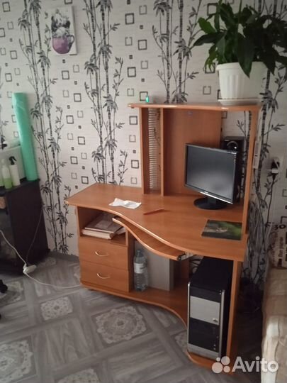 Компьютерный стол