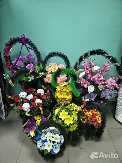 Ритуальные венки и корзины