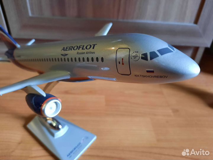 Модель самолета SSJ 100-95B