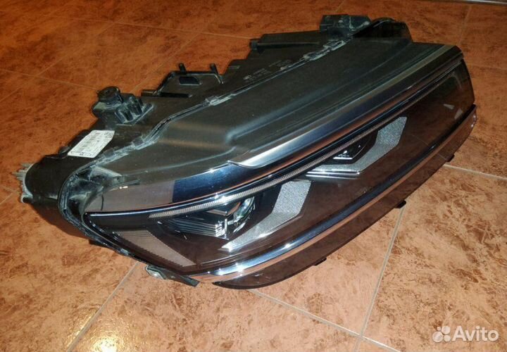 Фара передняя правая верхняя Volkswagen Tiguan 2