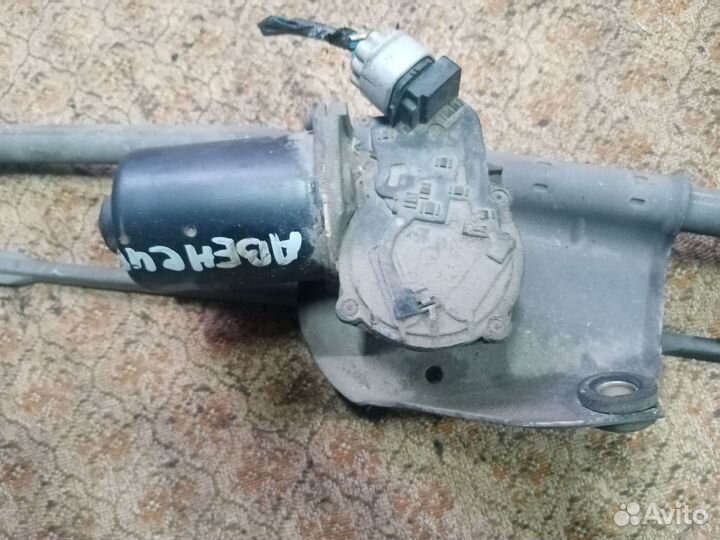 Трапеция дворников на Тойота Авенсис 2001 год