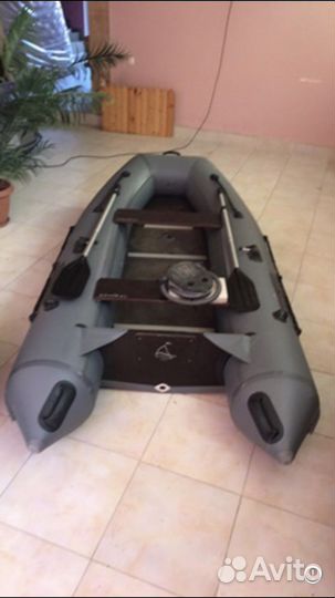 Лодка адмирал с Мотором