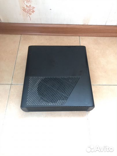 Игровая приставка Xbox 360 с кинектом