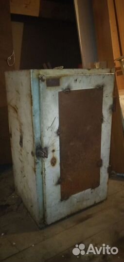 Сейф металлический