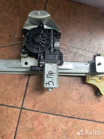 Стеклоподъёмник задний правый Renault Kaptur 1 1.6