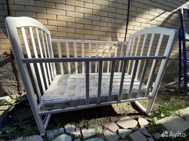 Детская кровать с матрасом