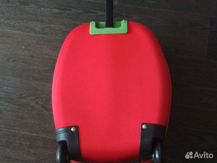 Детский чемодан на колесиках