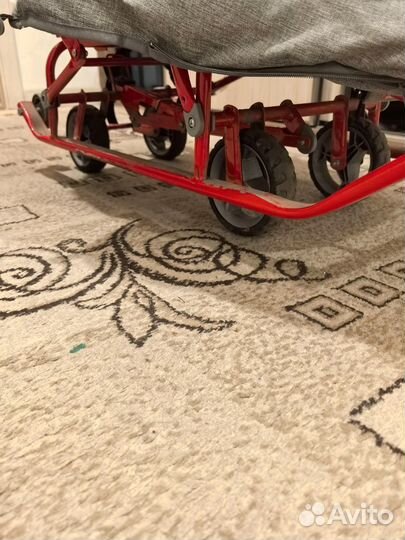 Детские санки с колесами и чехлом