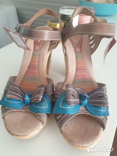 Сандалии кожаные новые, 37