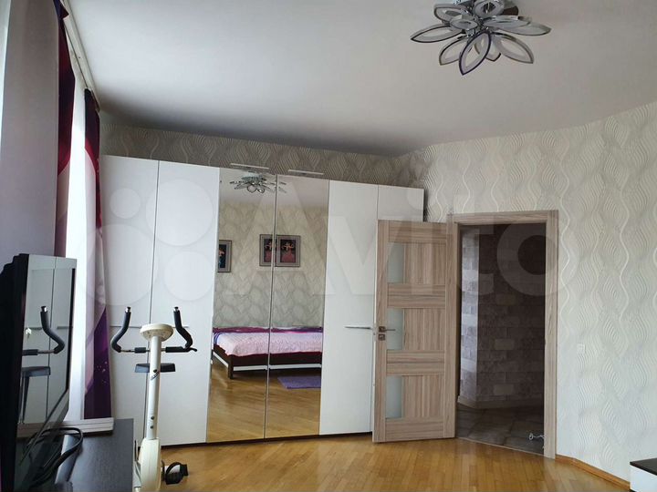 4-к. квартира, 146 м², 2/4 эт.