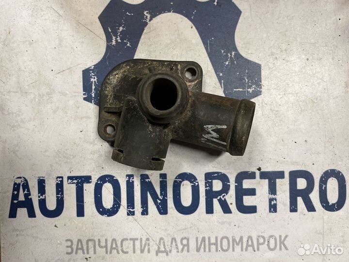 Фланец охлаждения Volkswagen Passat B5 050121133D