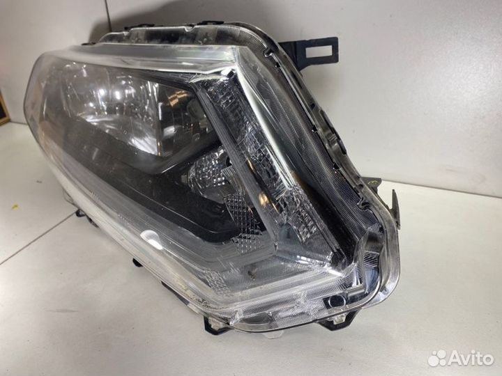 Фара галогеновая передняя правая Nissan X-Trail