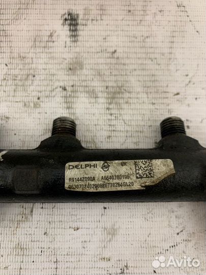 Топливная рампа рейка с датчиком Ssangyong Kyron 1