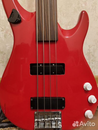Безладовая бас гитара Apollo