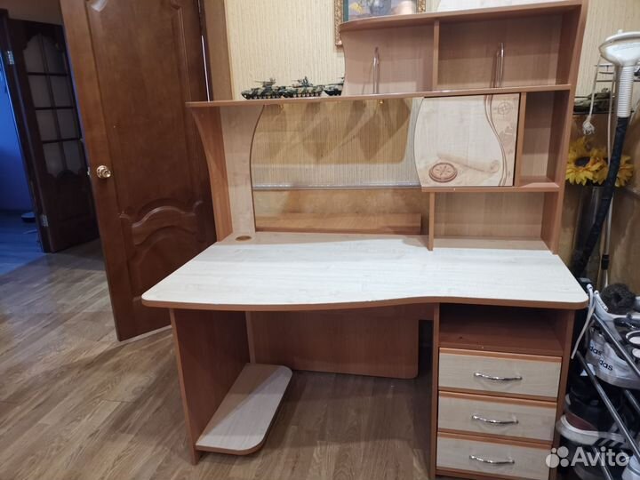 Стол письменный / компьютерный