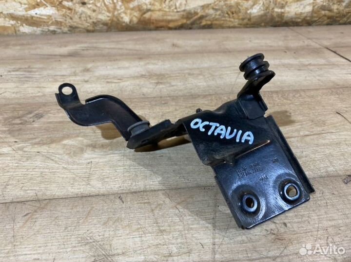 Кронштейн Skoda Octavia A7 liftback 1 2019