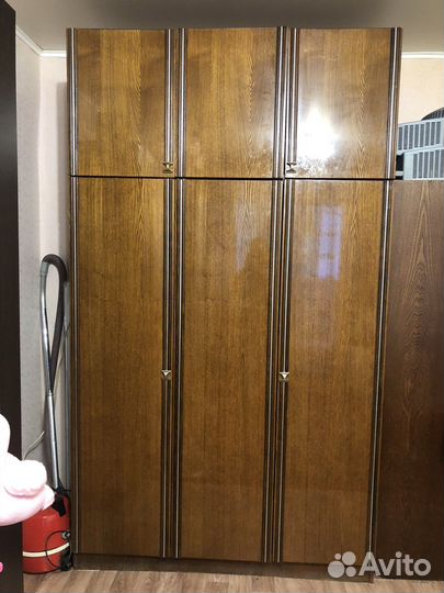 Шкаф шифанер трехстворчитый