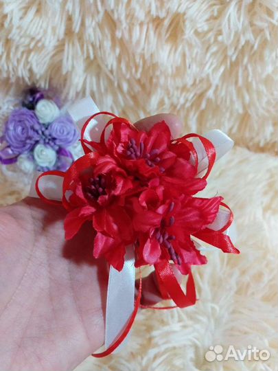 Бутоньерка, браслет подружкам